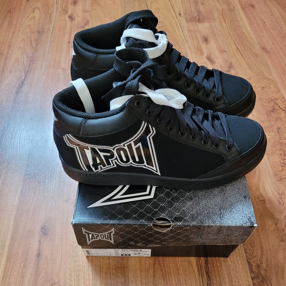 Rare VINTAGE Tapout Black Logo Shoes.